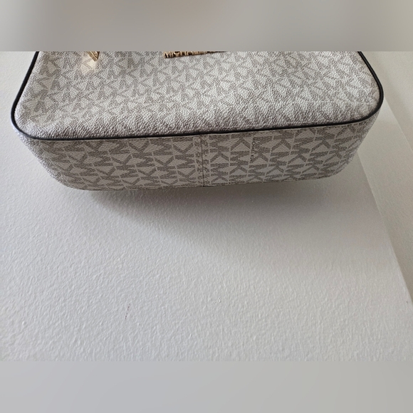 Michael Kors Jet Set Logo Gray and Pink Crossbody Bag EUC - Picture 7 of 11